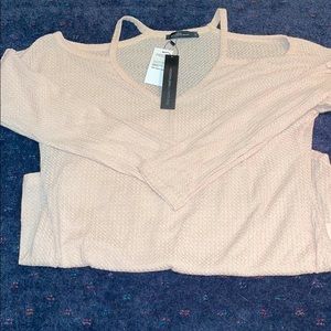 Long Sleeve, Exposed Shoulder Top! 🤍